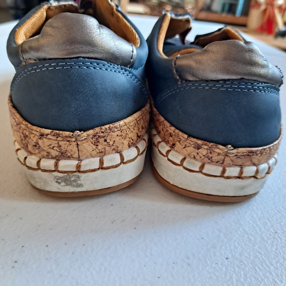 Ladies Blue Leather Top sneakers - Picture 4 of 6